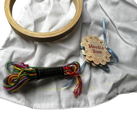 Vintage 1995 AMERICAN GIRL Pleasant Company Addy Needlework Kit and apron - Picture 3 of 7